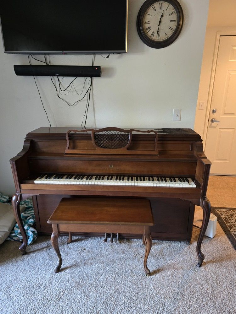 Story & Clark Piano