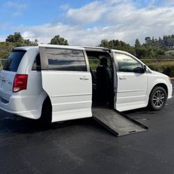 2017 Dodge Grand Caravan Wheelchair Handicap Ramp Van