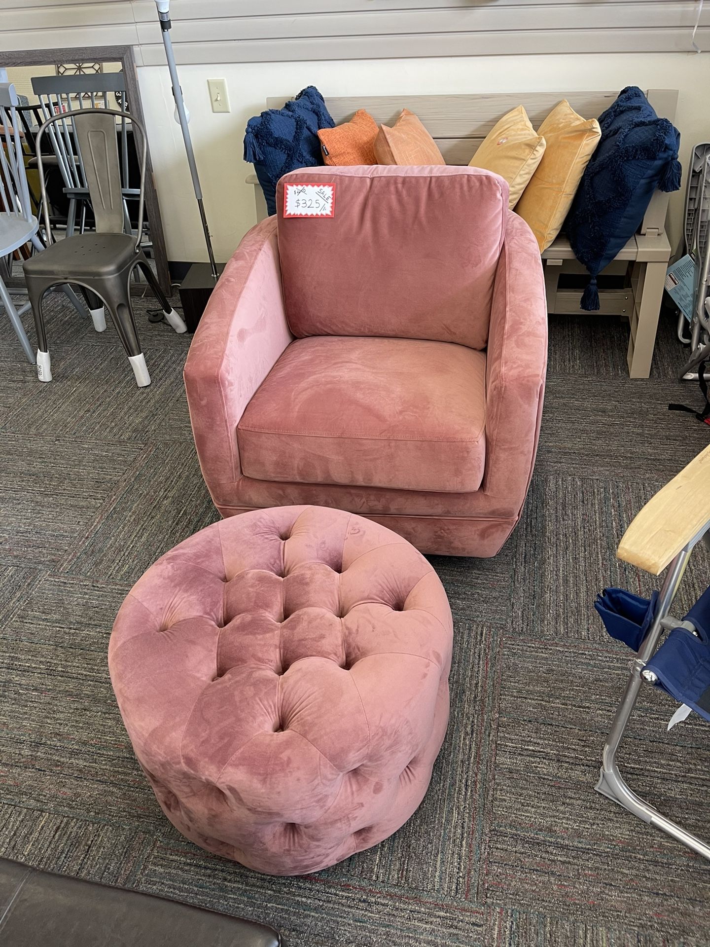 💥Brand New💥 Swivel Rocker Chair and Ottoman