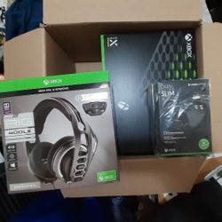 Xbox Series X RiG Headset/Charger Bundle

