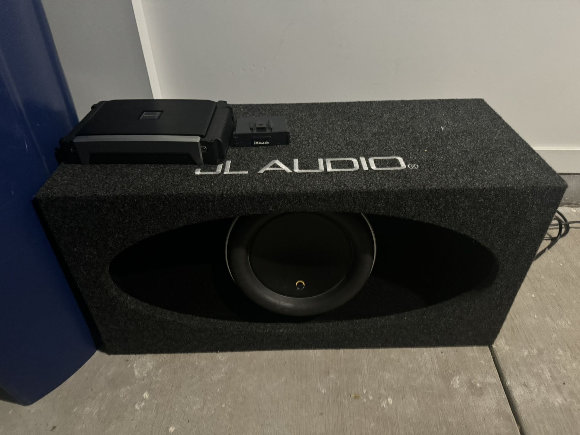 JL Audio HO112R-W7AE  With  Alpine X-A90M