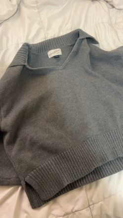 nitted grey sweater