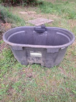 100 gallon rubbermaid water tank