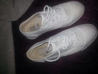 Like new UGGS AUSTRALIA SHOES SIZE 10