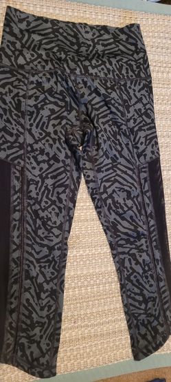 Lululemon Capri Leggings Size 6 NWOT