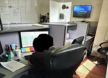 Office Stuff Cubicle/chairs