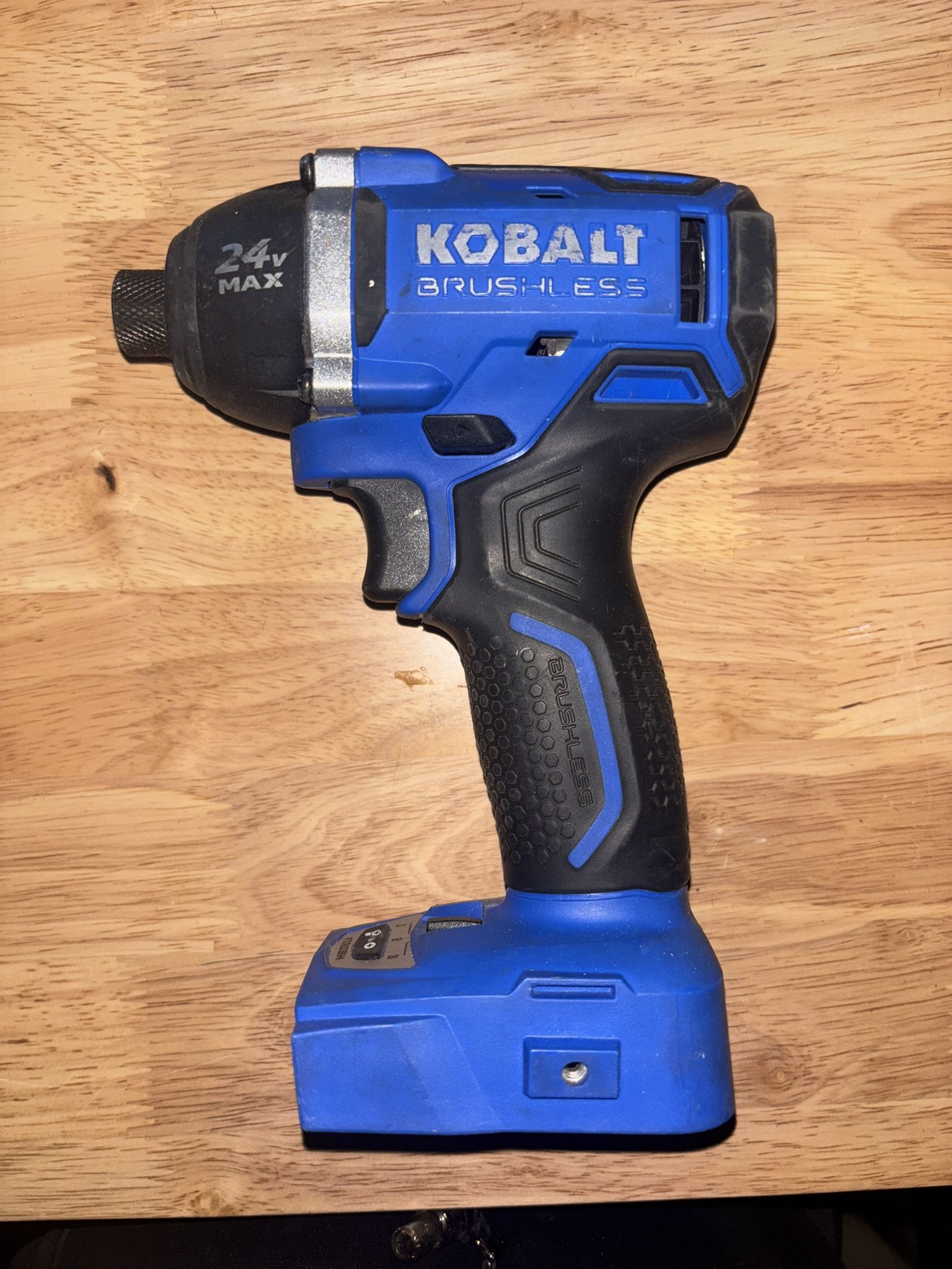 Kobalt KCW 5024B-03 24-Volt Max 1/2-In Drive Brushless Cordless Impact Wrench
