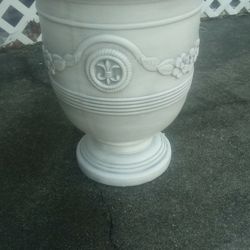 Brand new large very detailed gardening pot High quality and Very detailed
