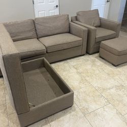 Crate and Barrel Davis Love Seat, Chair and Ottomans 