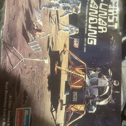 Monogram Set First Lunar Landing Model