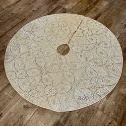 Beautiful Quilted Embroidered Sequins Christmas Tree Skirt - 50", Ivory (LIKE NEW)