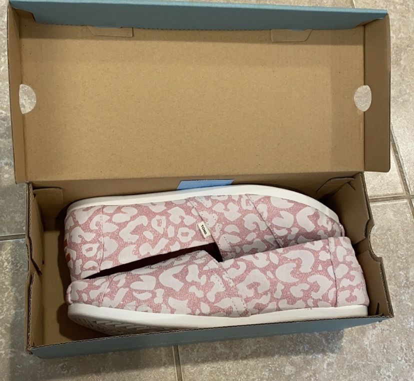 New TOMS Alparagata White and Pink Cheetah Print