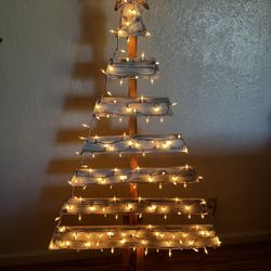 Pallet Tree with Lights