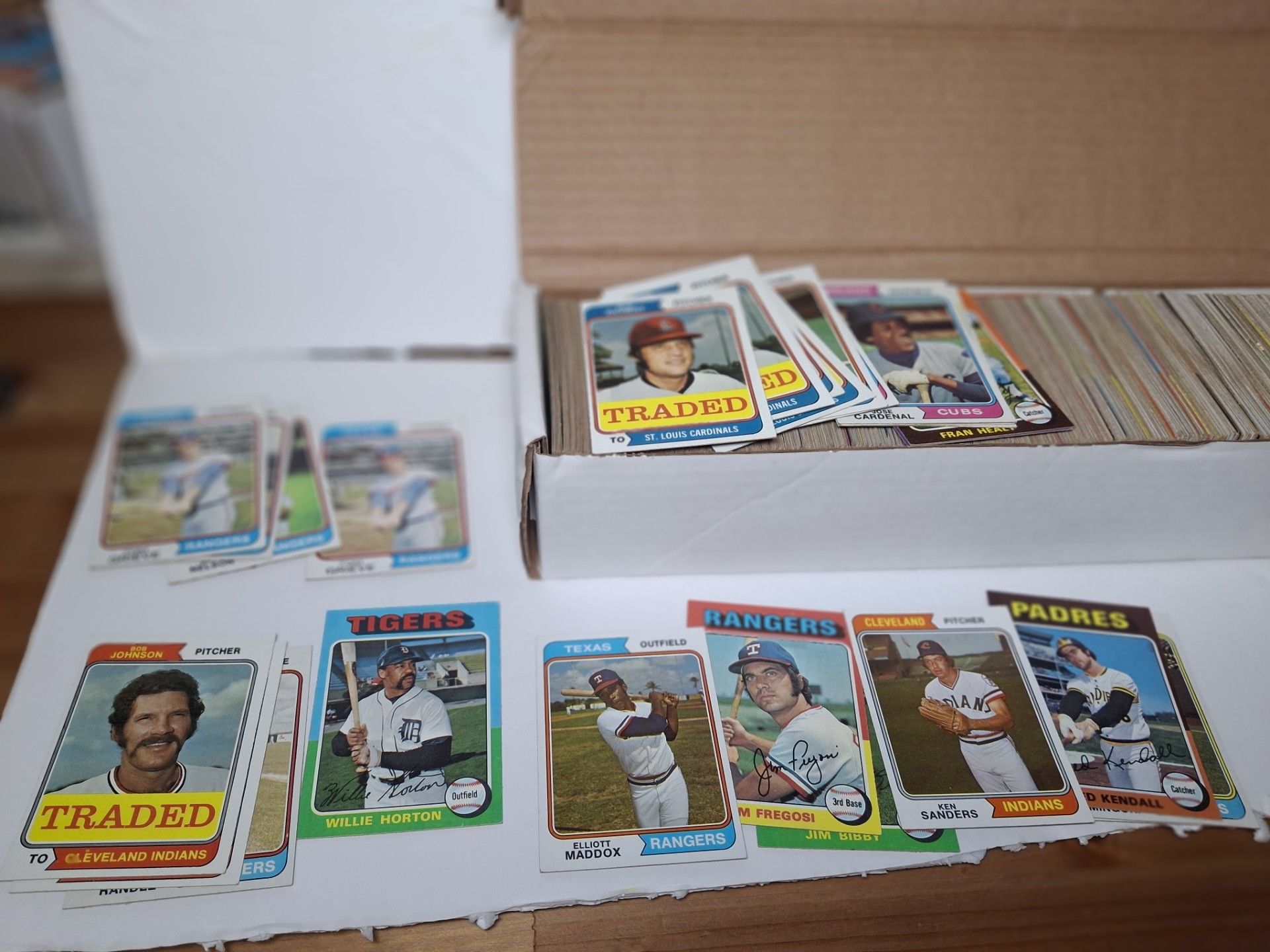 Vintage 1970s baseball cards 850 plus
