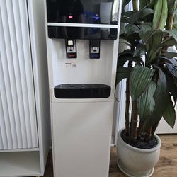 Water dispenser bottom load Cold/Hot