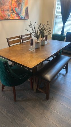 Dinning Table And Chairs 