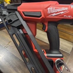 Milwaukee 15 GAUGE FINISH NAILER 