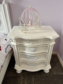Princess collection night stand with lamp