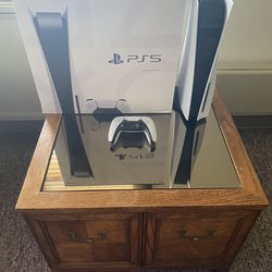 PS5 Console Disk Edition w/ Controller.