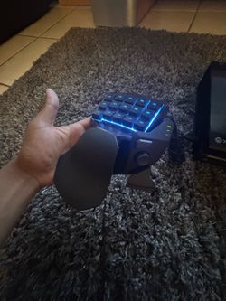 black Razer Orbweaver Chroma mechanical gaming keypad