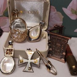 #2354, LOT OF VINTAGE PENDANTS, MOTHER OF PEARLS