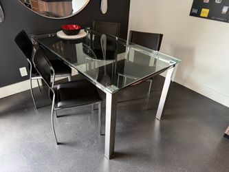 Kate Dining Table