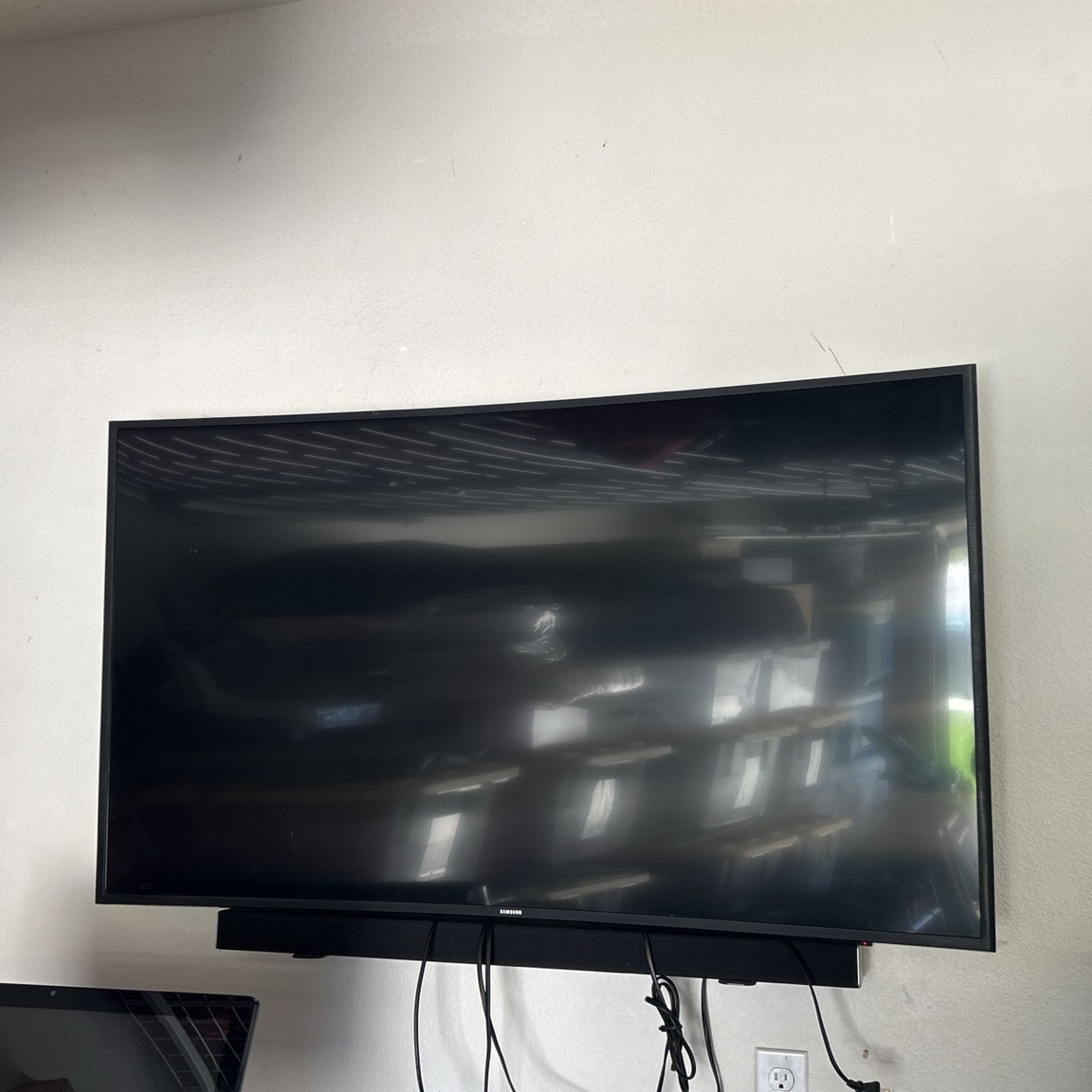 55” Samsung 4K UHD Smart TV Curved