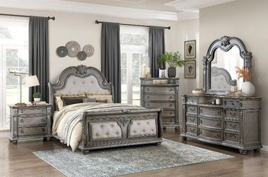 Luxurious grandeur 5 Pc bedroom set feature classic accent