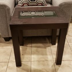 Wood/glass end table
