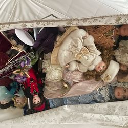 10 beautiful ceramic dolls with stands stored in under the bed  storage case