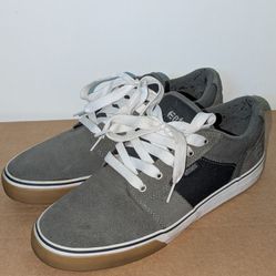 MENS SHOES - SIZE 9