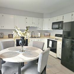 Beautiful marble Kitchen Table With 4 Chairs