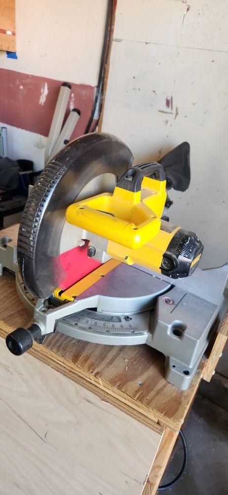 Dewalt 705 12" Compound Miter Saw