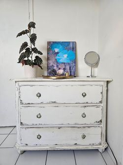White wood dresser