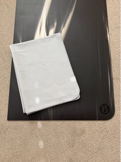 Lululemon The Mat 5mm with anti slip cover EXCELLENT CONDITION!
