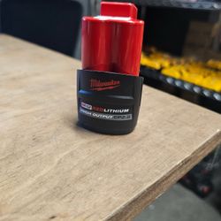 Milwaukee M12 12V Lithium-Ion CP High Output 2.5 Ah Battery