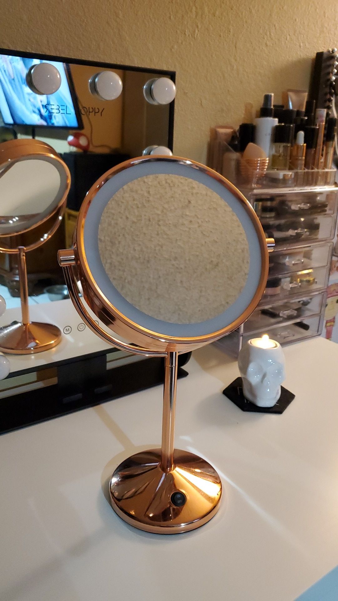 Beautiful Rose Gold Conair makeup Mirror for Sale in Bell, CA OfferUp