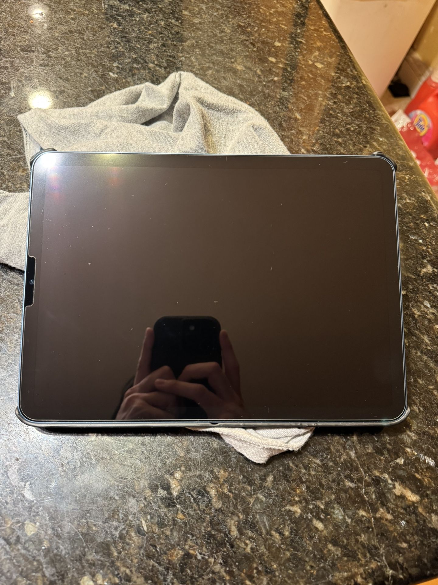 Apple IPad Air 5th Generation (10.9” Liquid Retina/ M1 chip / 2022 Model) 