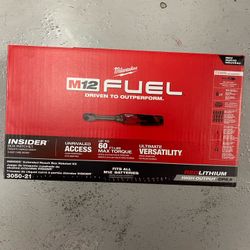 Milwaukee M12 FUEL INSIDER 12V Lithium-Ion Brushless Cordless 1/4 in. - 3/8 in. Extended Reach Box Ratchet Kit w/ Battery, Charger