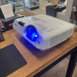 EPSON PowerLite 525W Short Throw Projector , with HDMI and Power cable, No remote for $150, multiple available 