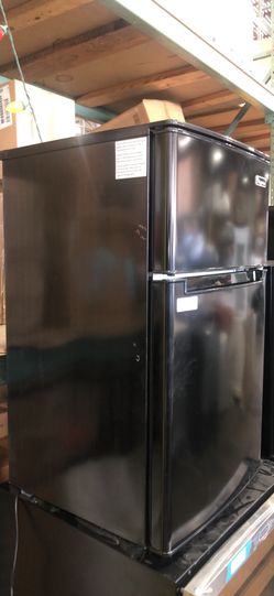 Magic Chef Refrigerator in Black