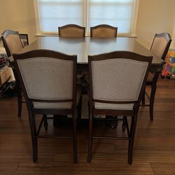 Bay City 8 Piece Dining Table