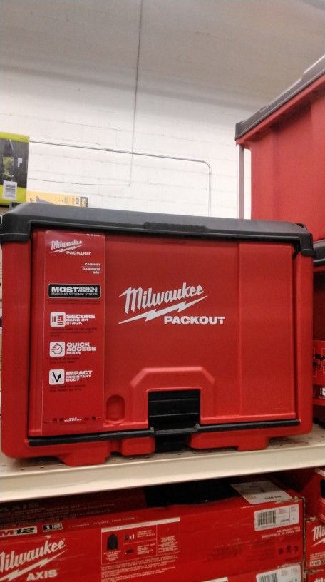 MILWAUKEE PACKOUT CABINET 