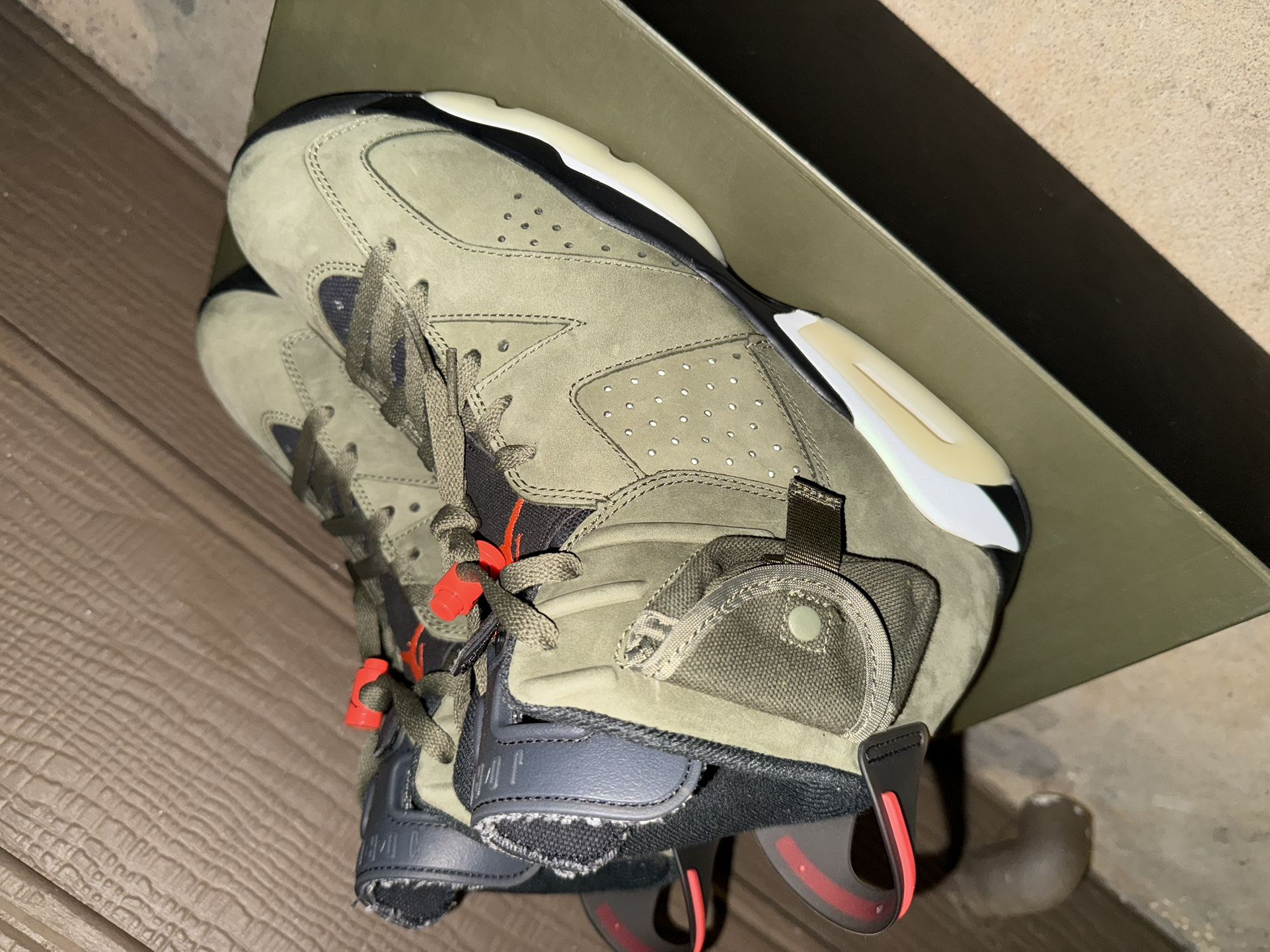 AUTHENTIC Jordan 6 Travis Scott 