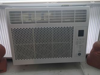 GE 6,000 BTU Window Air Conditioner - Excellent condition