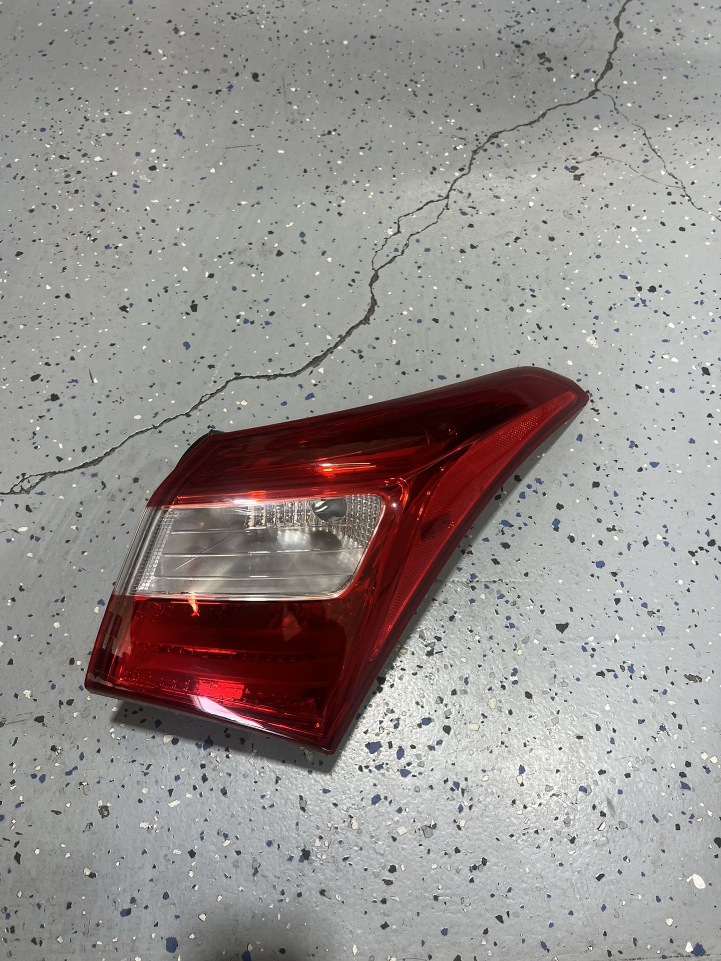 OEM 2013 2014 2015 2016 Hyundai Elantra GT LED Right Passenger Tail Light Broken