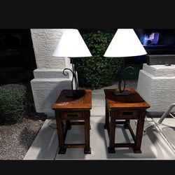 2 Lamps And End Tables
