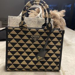 Louis Vuitton Handbag for Sale in Miami, FL - OfferUp