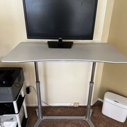 Standing Desk – Adjustable Height (Needs Adjustment Tool)