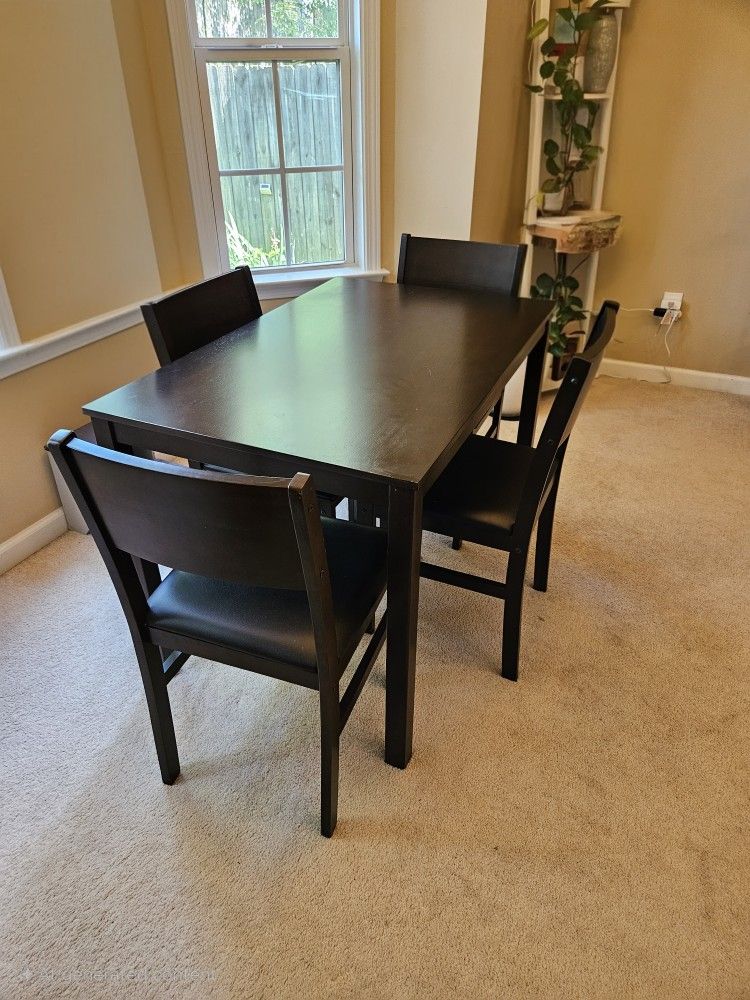 Dining Table With 4 Upholstered Chairs